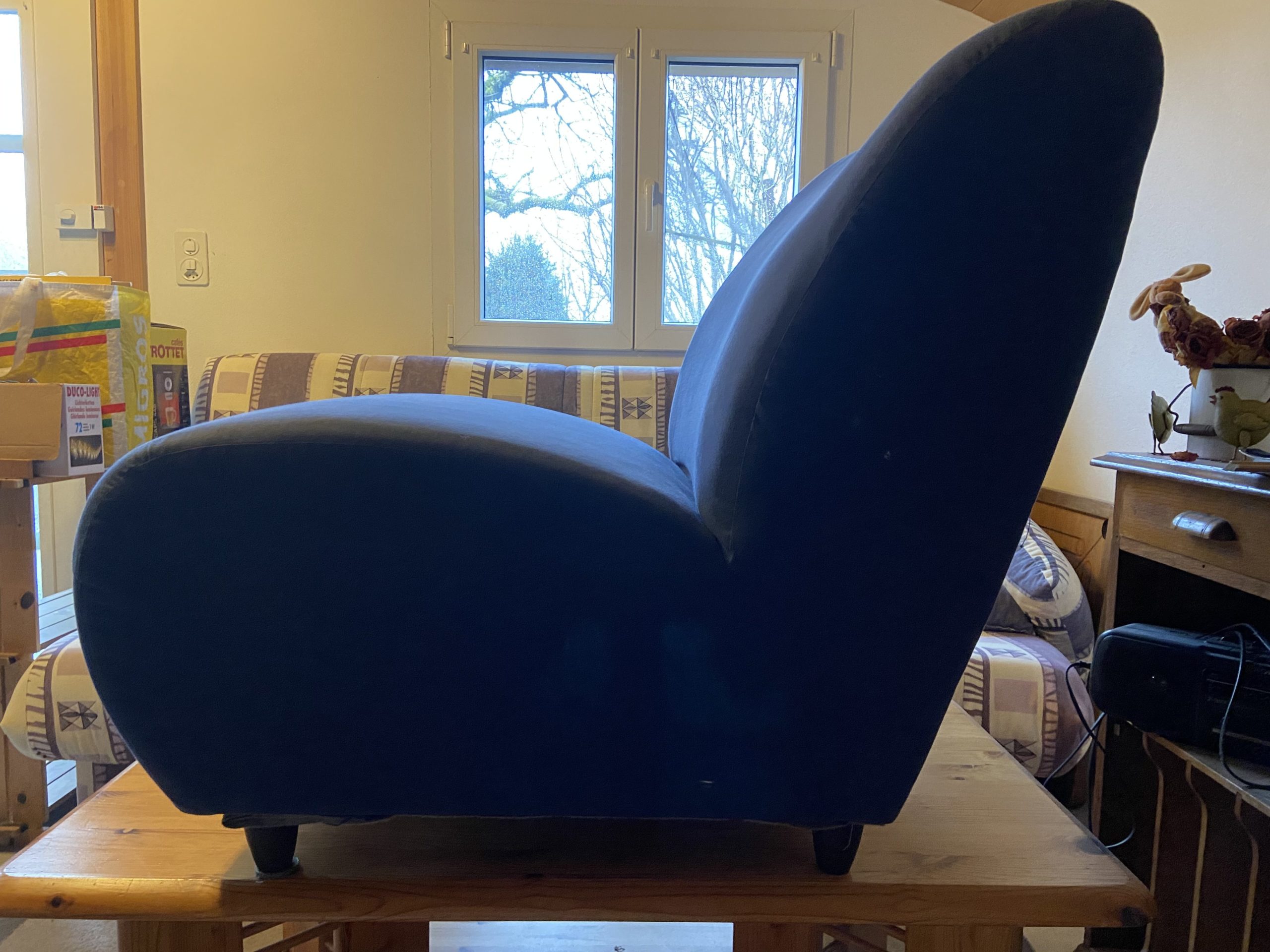 fauteuil bleu profil