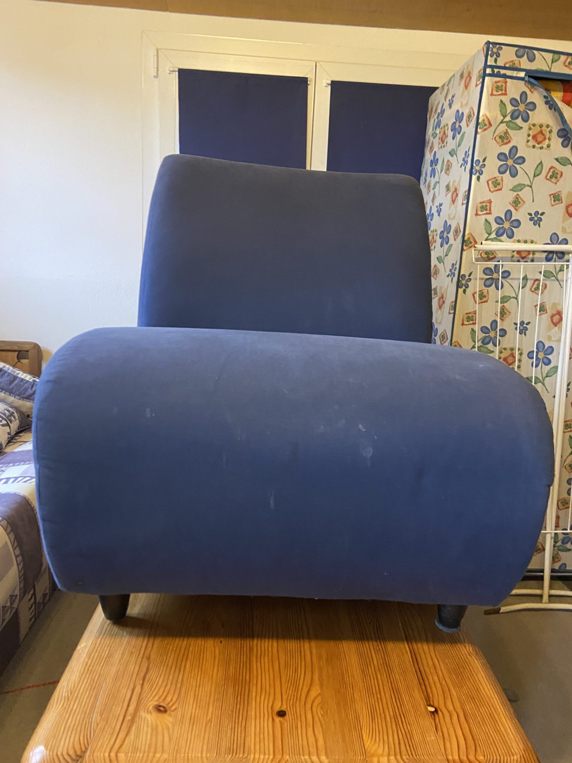 fauteuil bleu face