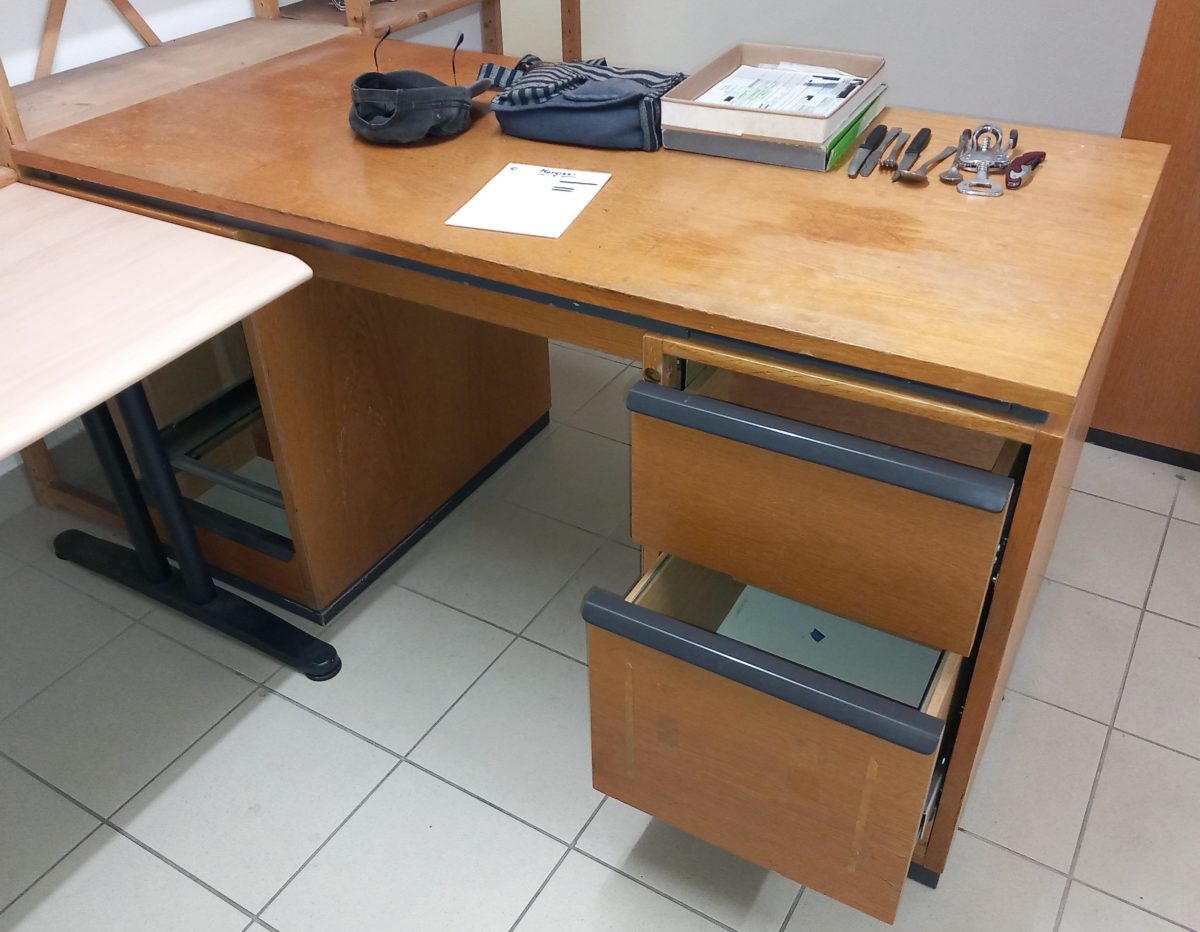 Bureau_Bois_Enseignant_20260803_142710