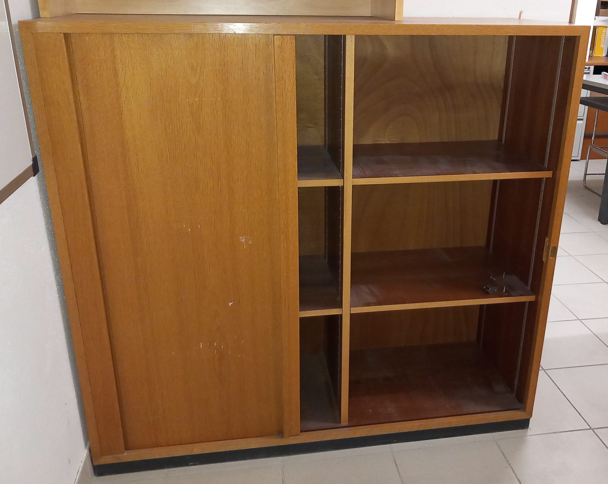Meuble_Bois_fermé_Enseignant_20260803_142748
