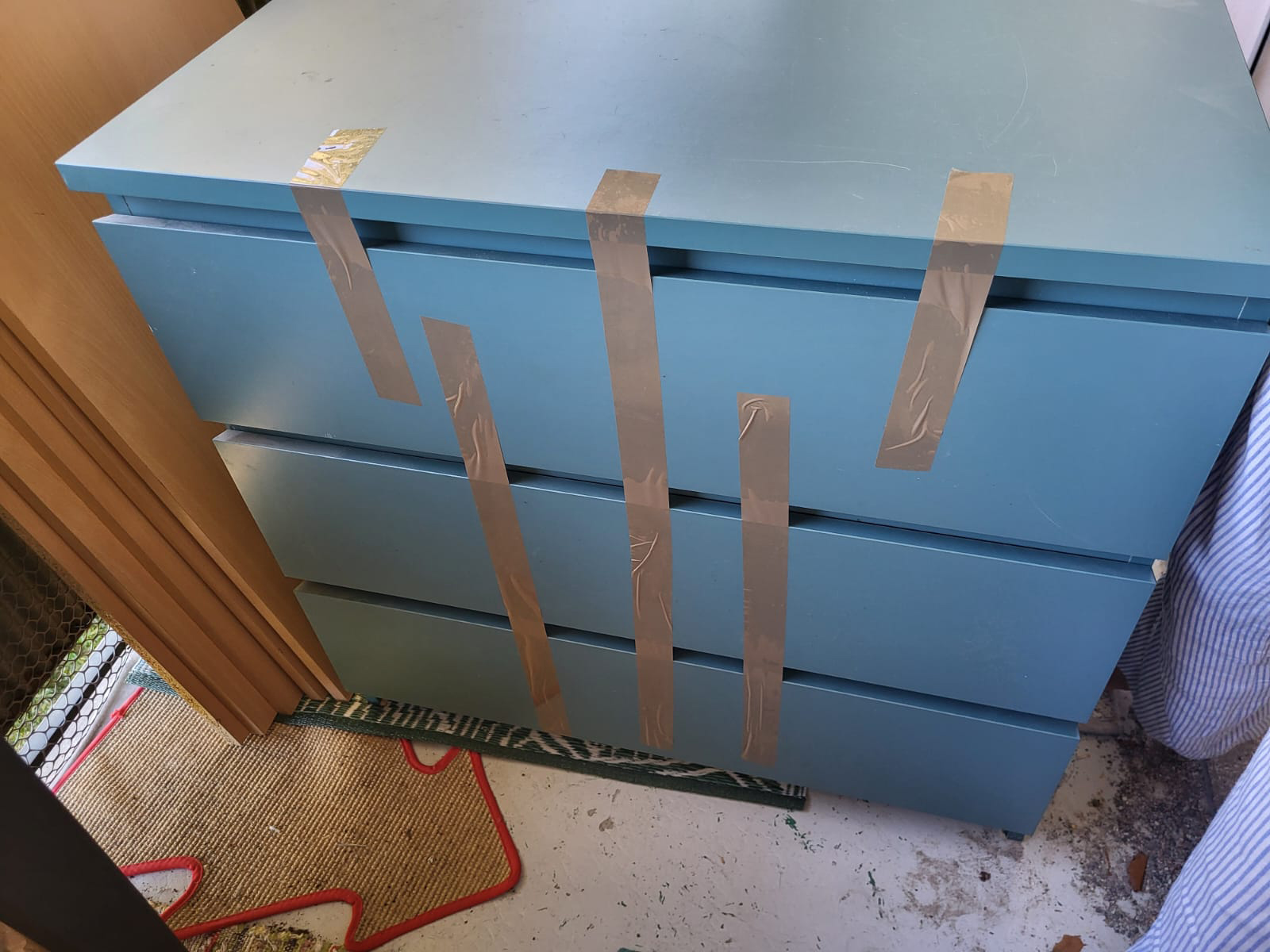 COMMODE
